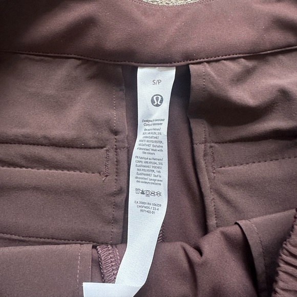 NWT Lululemon Tapered Leg Mid Rise Pant 7/8 Length Luxtreme Espresso Size Small - Picture 10 of 12